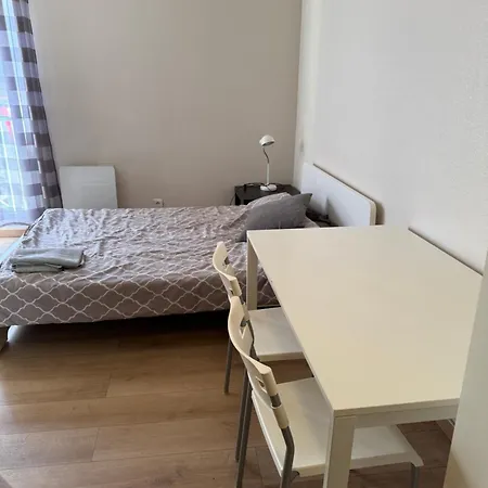 Apartment Equipe Avec Parking Prive Numero 4 *